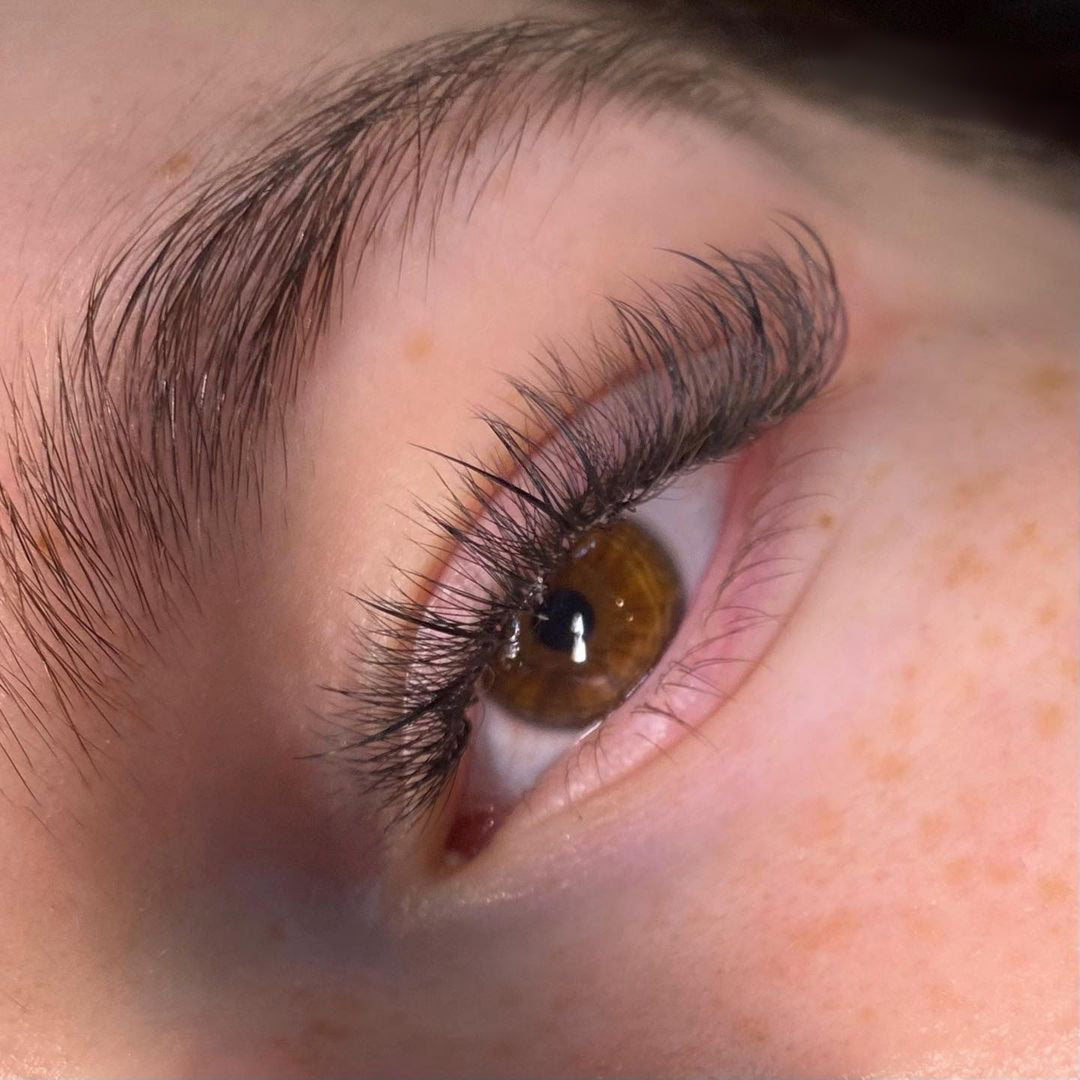 You need to know about hybrid lashes in 2022
